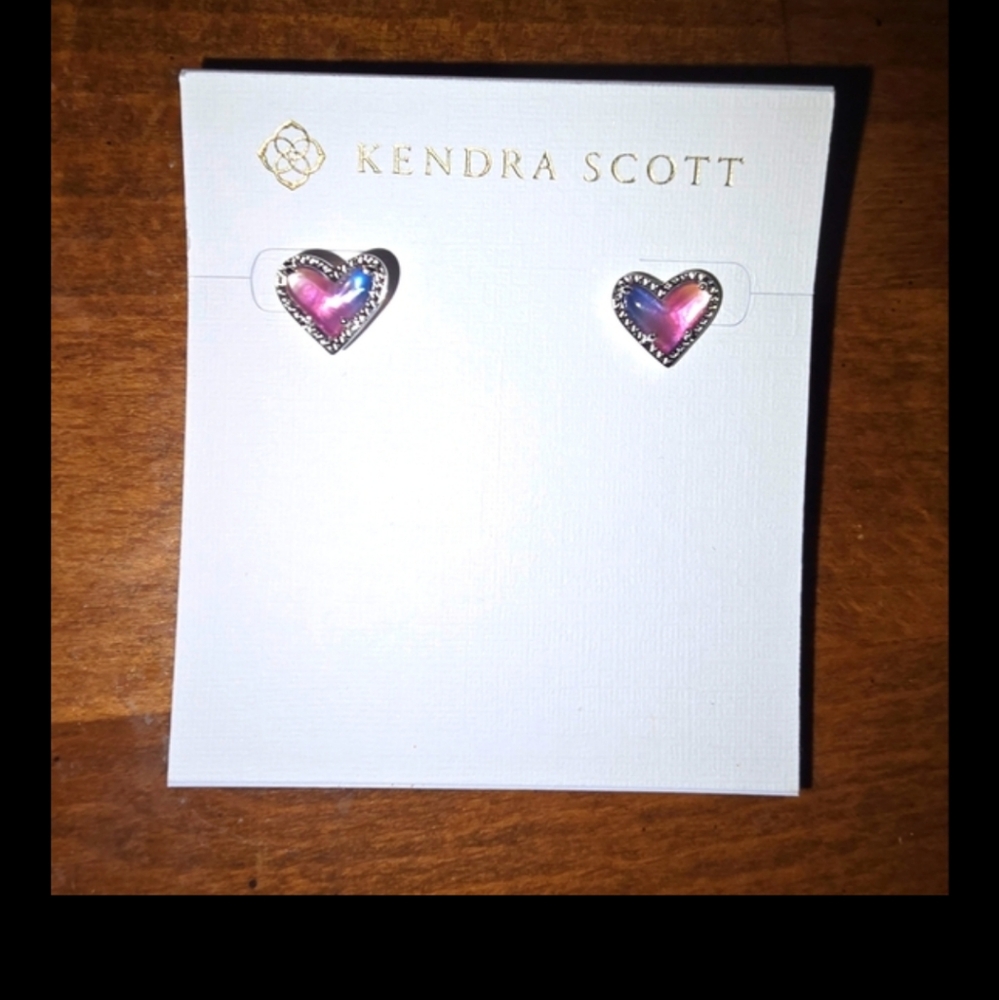 Kendra Scott Ari Heart Stud Earrings in Watercolor Illusion